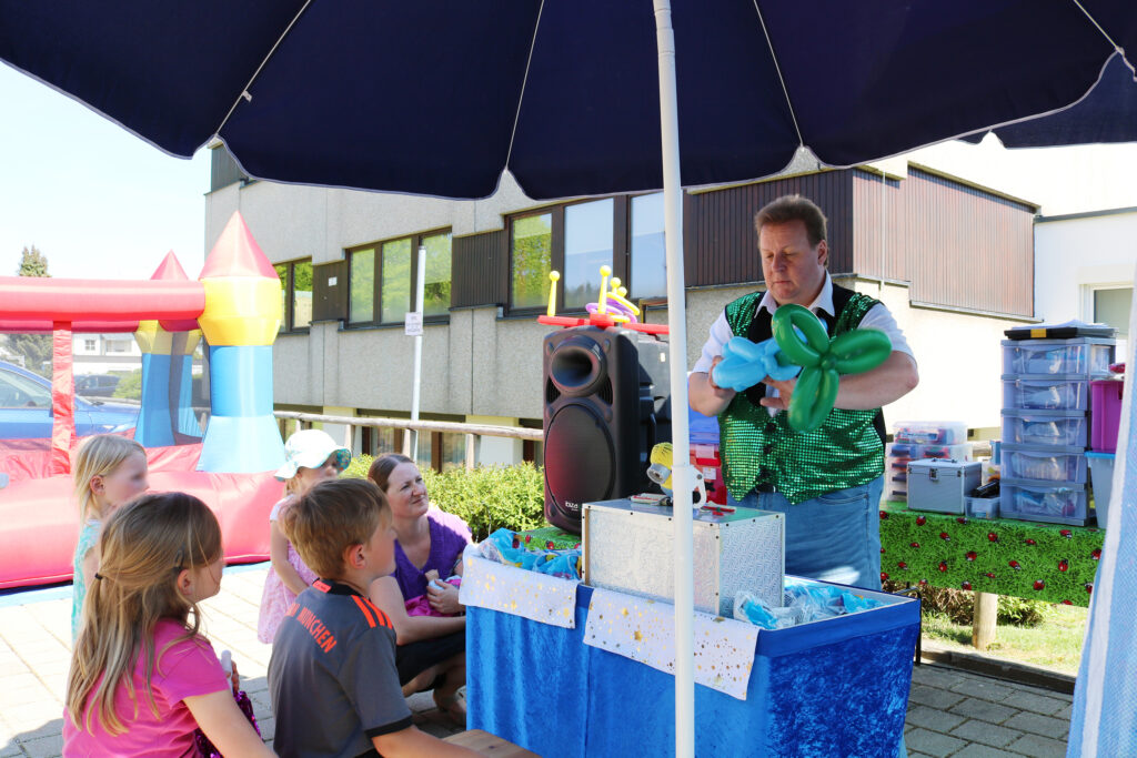 SET-Frühlingsfest mit Ballontieren